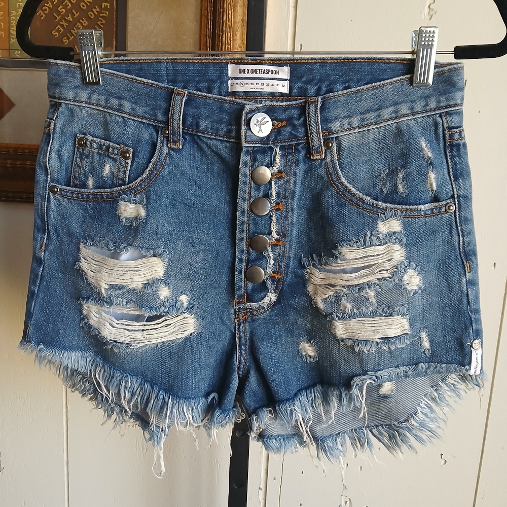 ONE BY ONE TEASPOON OUTLAWS SHORTS IN ROYALE SIZE 24